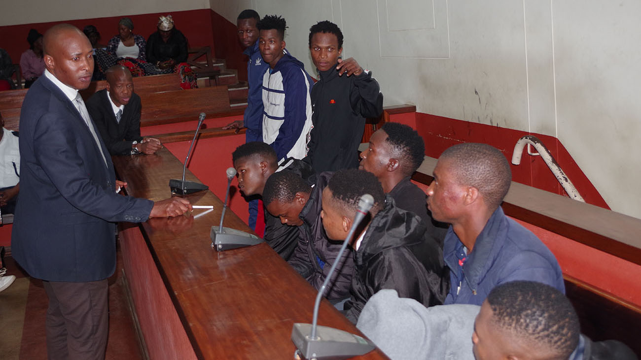 Lawyer Thabani Motsamai and Lawyer Mathokoza Mbamali consulting with the some of the ‘facata’ scam suspects before the start of their matter at Manzini Magistrates Court previously.